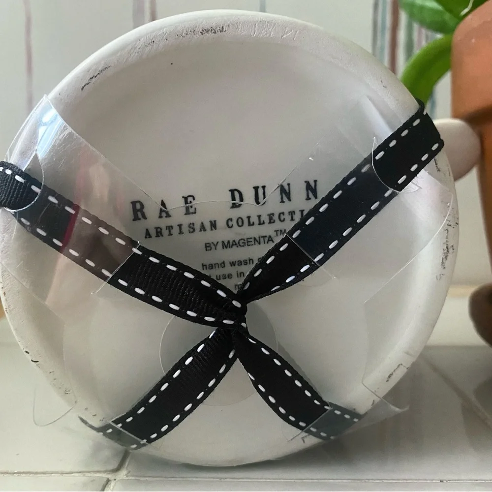 Rae Dunn ghost measuring cups 4 count